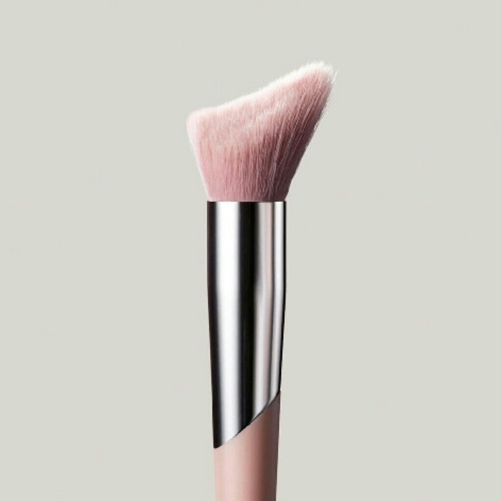 NWOB Fenty Cheek Hugging Highlighter Brush